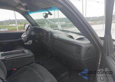2002 Chevrolet Silverado K1500 z USA, uszkodzony, nr VIN 2GCEK19T521231034